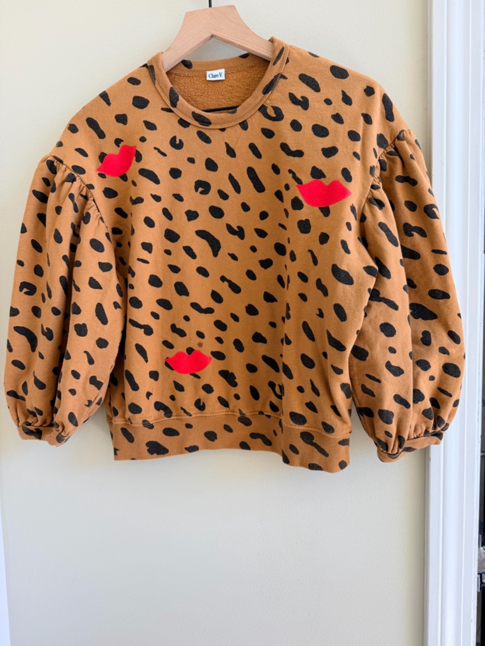 Clare V drop shoulder sweatshirt caramel jag with lips origional $155